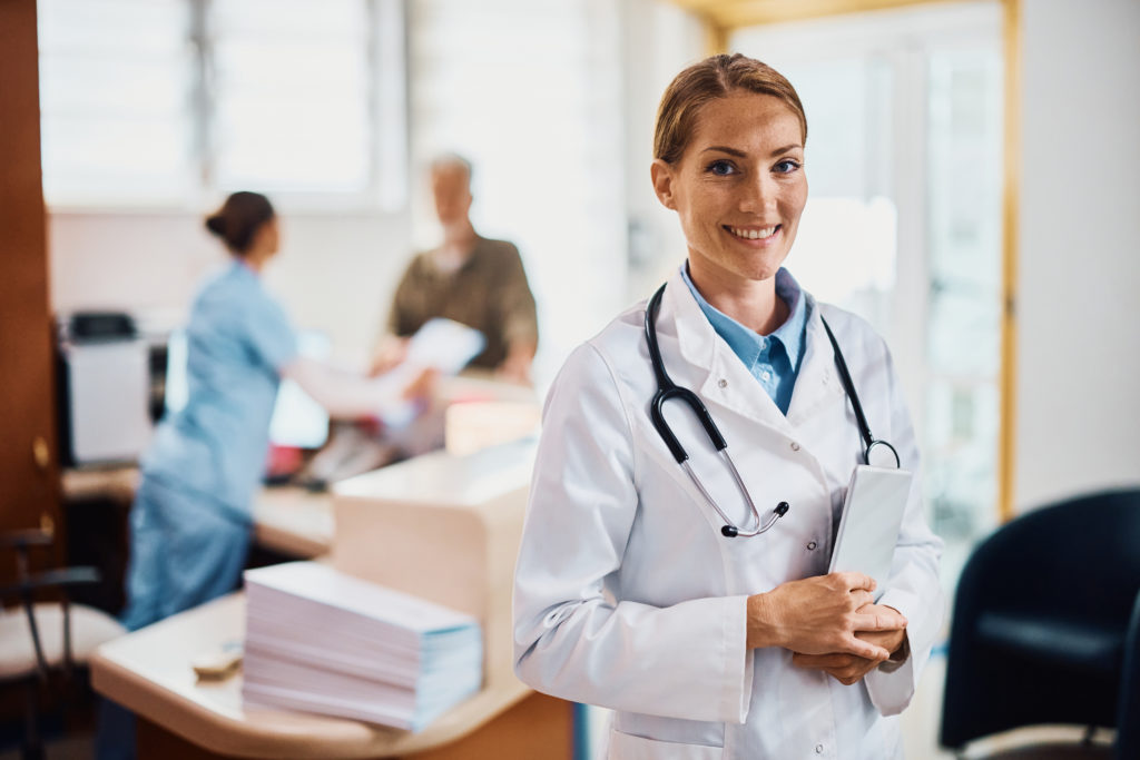 Portrait Of Happy Female Doctor At Medical Clinic Looking At Camera. - G2C Contabilidade - Volta Redonda | RJ