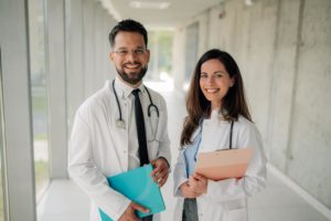 Dividir Lucros Com Sócios Da Clínica - G2C Contabilidade - Volta Redonda | RJ