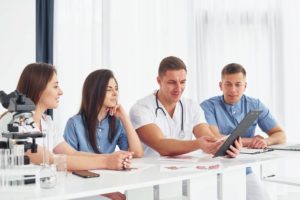Dividir Lucros Entre Sócios Em Clínica - G2C Contabilidade - Volta Redonda | RJ